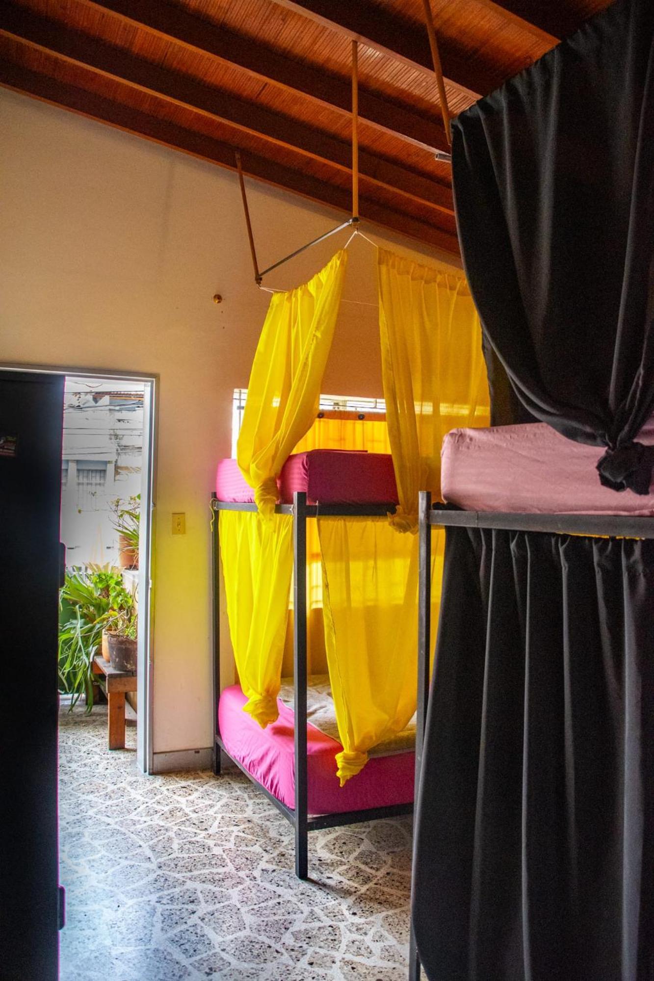 Casa Almarita - Hostal, Bar Y Restaurante Μεντεγίν Εξωτερικό φωτογραφία